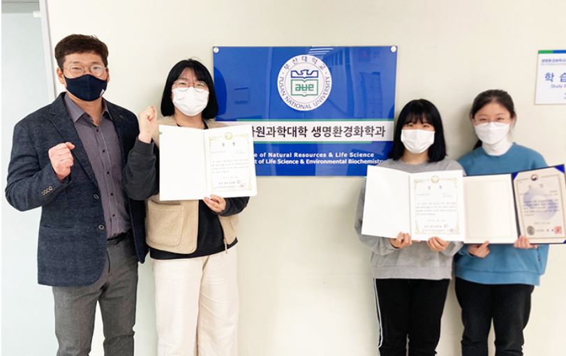 토양조사경진대회 1,2,3등 및 단체전 1등 수상..세계대회 국가대표 선발(임주미,강민지,박재연 학생)